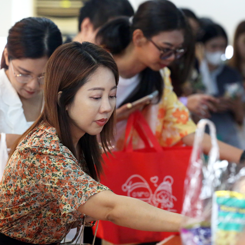 งานตักบาตรข้าวสารอาหารแห้ง NCP สวัสดีปีใหม่ไทย 2569