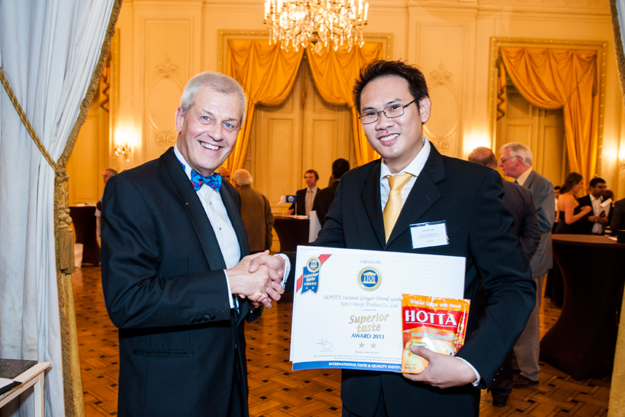 น้ำขิง ฮอทต้า ได้รับรางวัล Superior Taste Award 2013